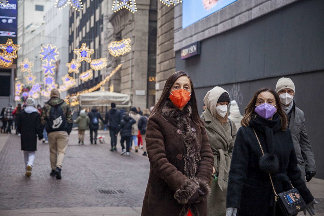 Il Natale non ferma le vaccinazioni: da lunedì via alle terze dosi per i ragazzi di 16 anni