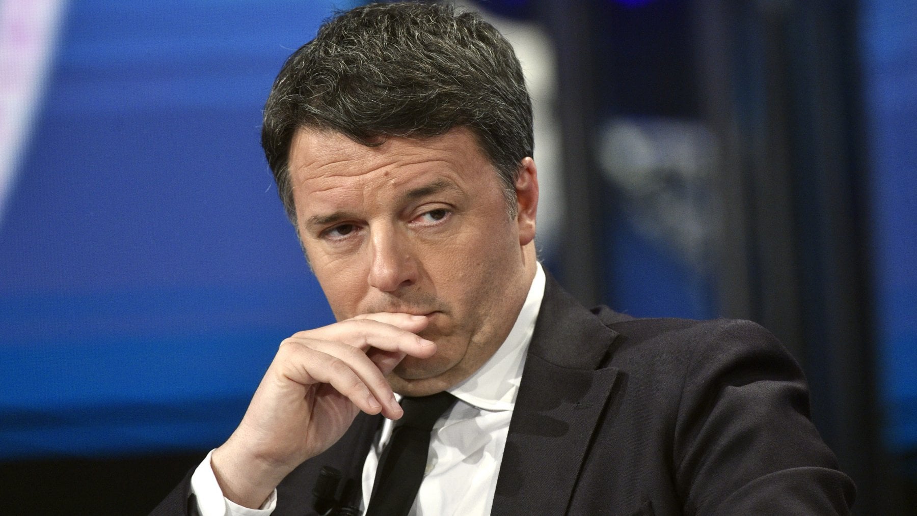 Renzi: "Fino al 24 gennaio lasciamo che Draghi si occupi della terza dose, di Pnrr e poi si parla di Quirinale"