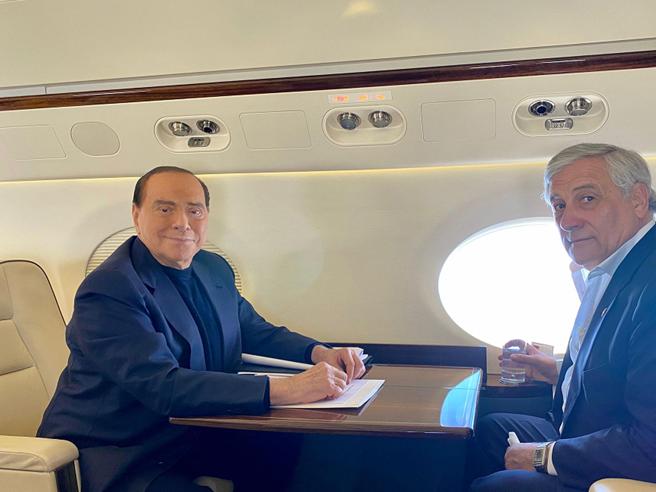 Tajani rilancia ancora l'incubo per l'Italia: "Berlusconi il miglior candidato possibile per il Quirinale"