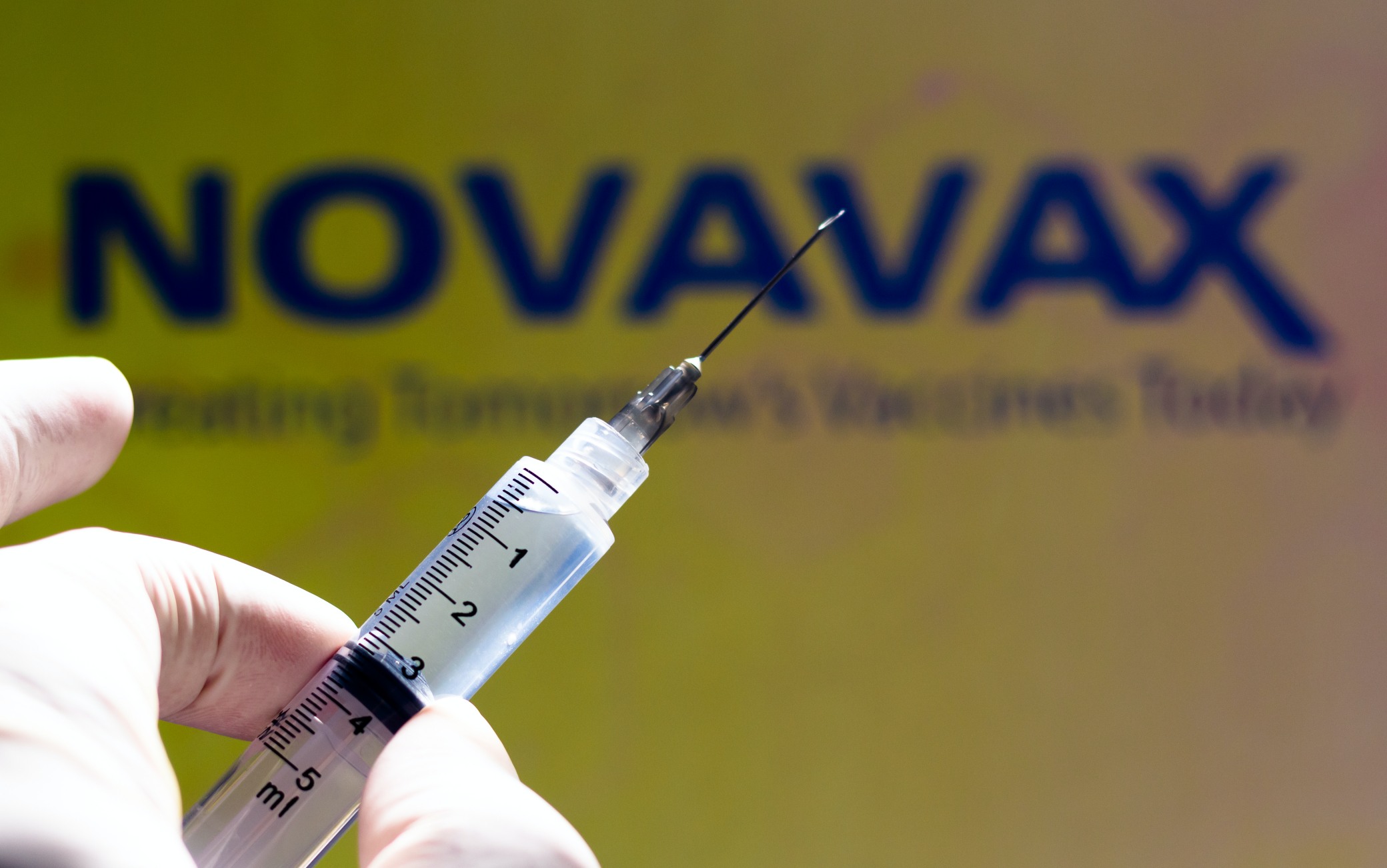 Novavax lavora a un vaccino per la variante Omicron: a breve i primi test sull'uomo