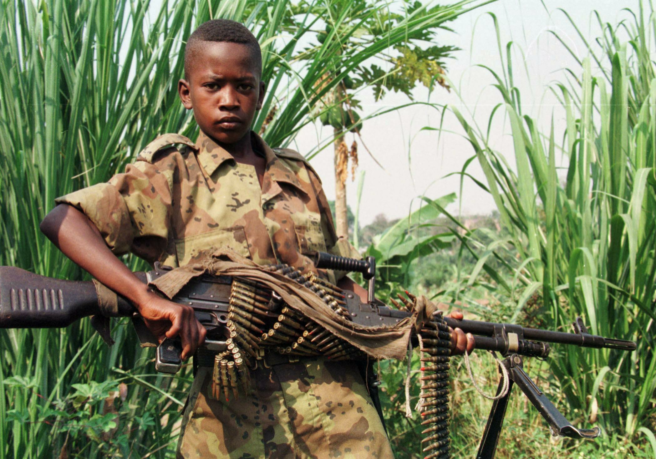 Bambini-soldato: così hanno rubato loro l'infanzia e li hanno trasformati in strumenti di morte