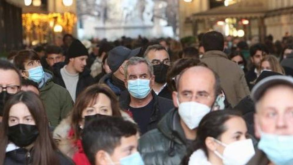 Sileri difende le mascherine all'aperto: "Sono una precauzione in più con l'arrivo del Natale"