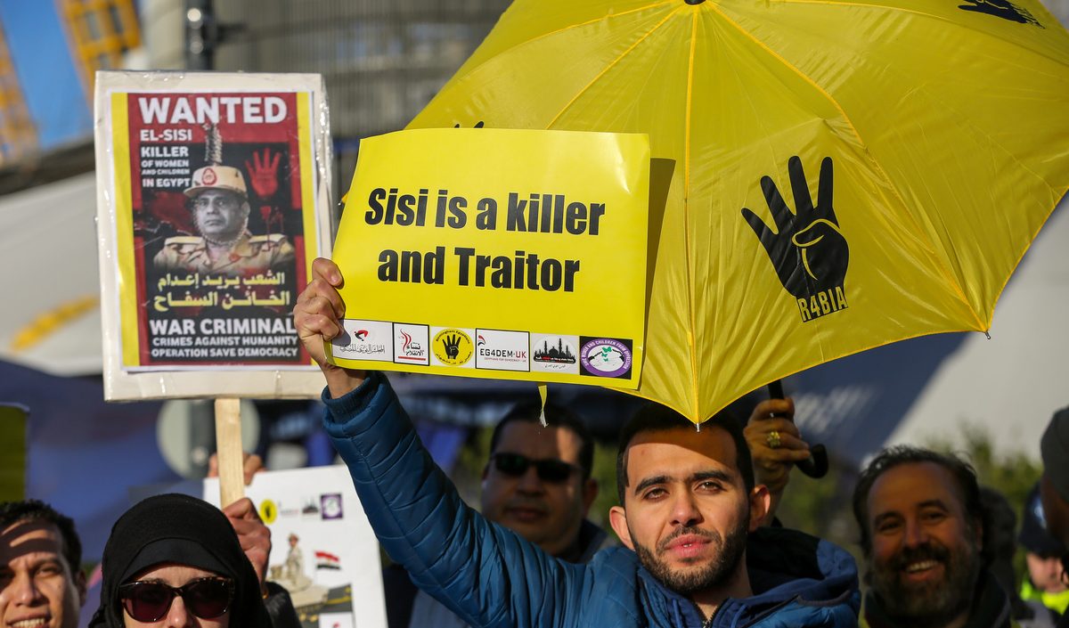 Gli Usa calpestano i diritti umani: armi per 2,5 miliardi di dollari all'Egitto del repressore al-Sisi