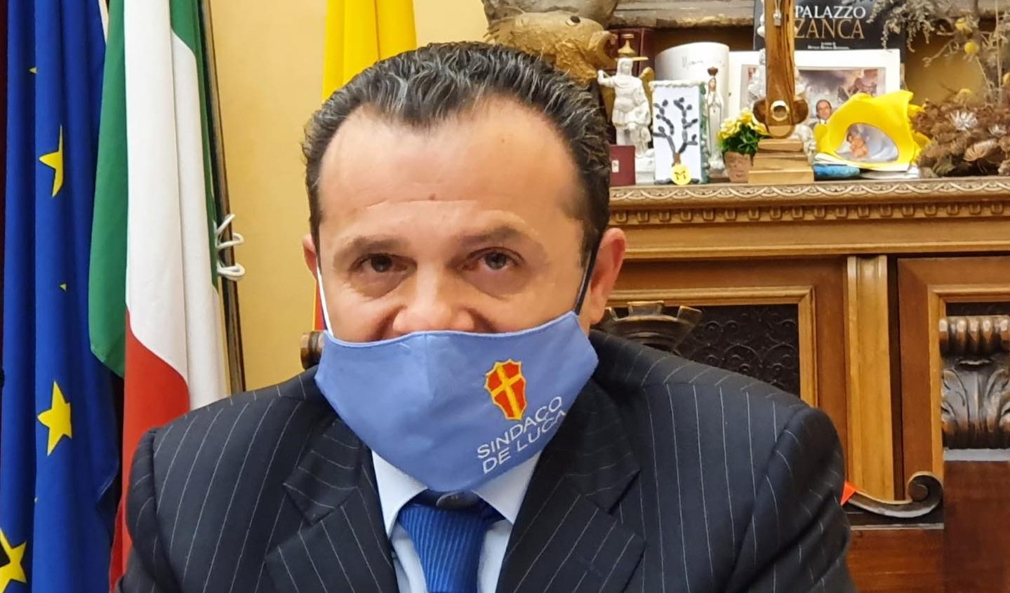 Il sindaco di Messina contro il super green pass: 