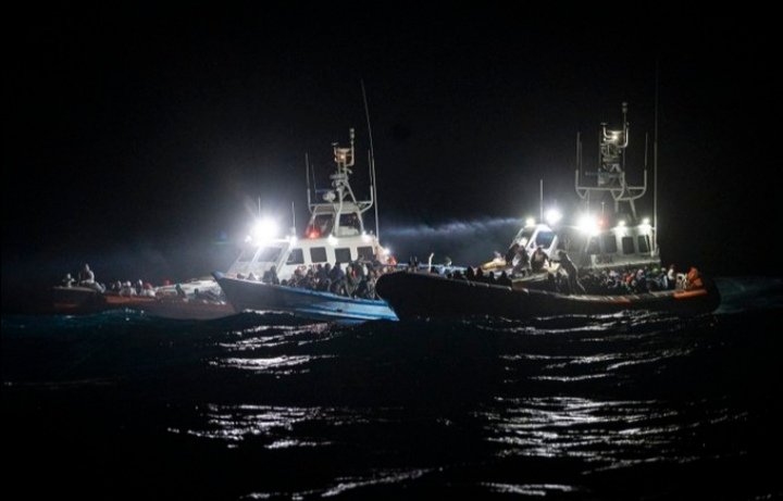 Il suk del Quirinale e i migranti morti di freddo in mare: la farsa della politica, la tragedia dei senza diritti