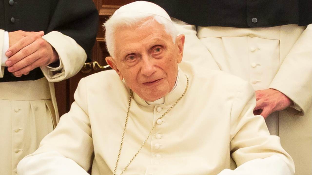 Ratzinger accusato di aver coperto i pedofili, il vescovo Camisasca: 