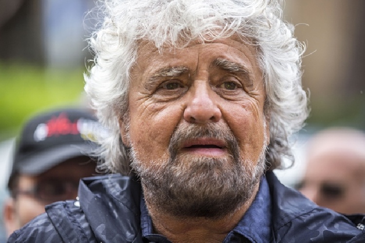 Aggressione al giornalista Selvi, Beppe Grillo andrà a processo