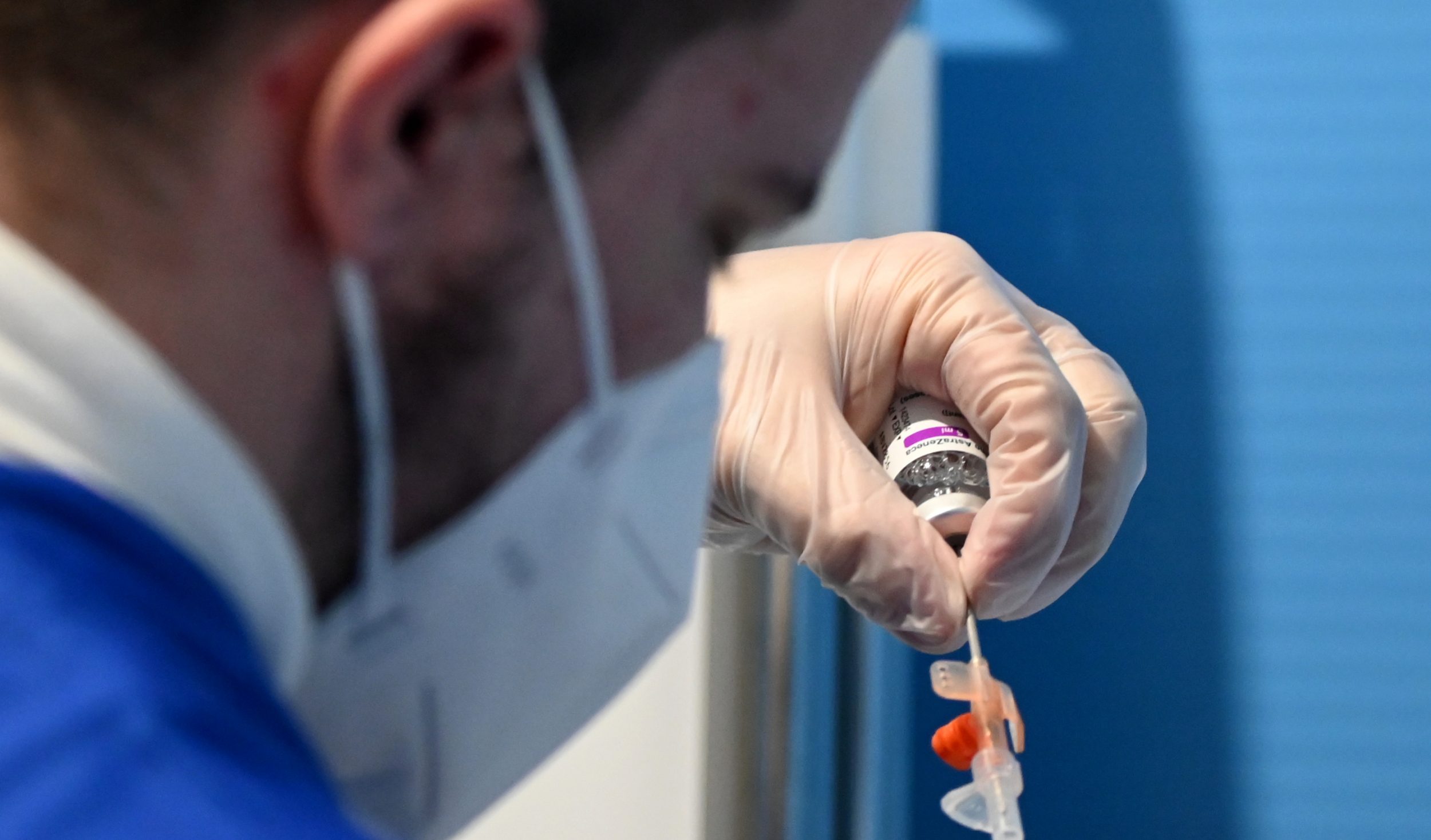 Covid, 150mila morti in meno grazie alla campagna vaccinale: lo studio dell'Iss