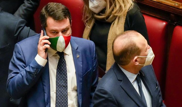 Salvini: "A questo punto forse è più serio chiedere a Mattarella di ripensarci"