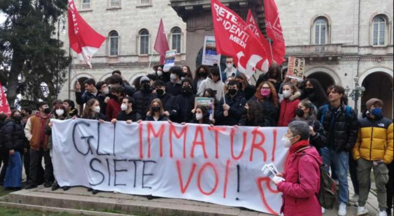 Ritorna lo scritto alla maturità e scatta la protesta degli studenti nelle piazze d'Italia: "Impensabile"
