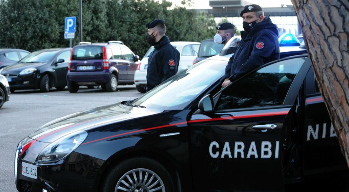 Una donna di 60 anni picchiata e violentata a Cesena: indagano i carabinieri