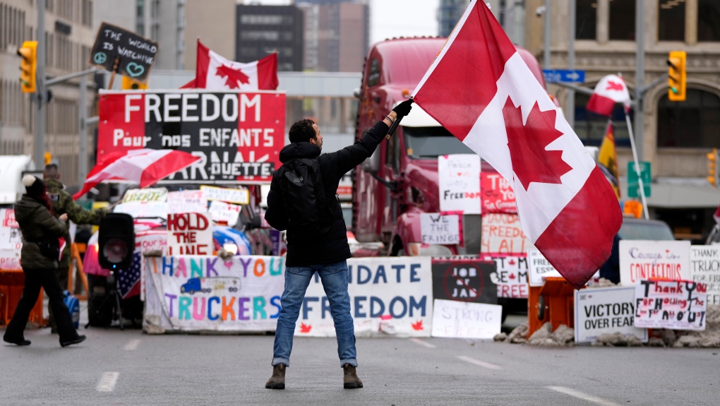 Ottawa assediata dai no-vax: si dimette il capo della polizia sommerso dalle critiche