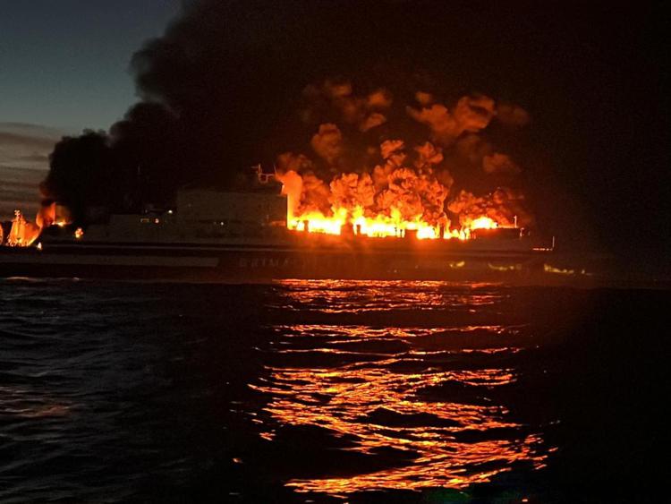 Tragedia sfiorata in Grecia: in fiamme un traghetto diretto a Brindisi