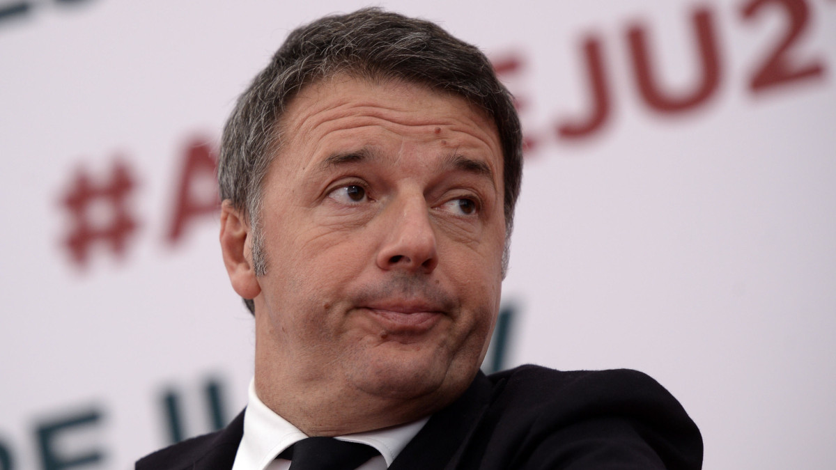 Renzi e la vecchia campagna elettorale: "Attraverseremo l'Italia in camper come 10 anni fa"