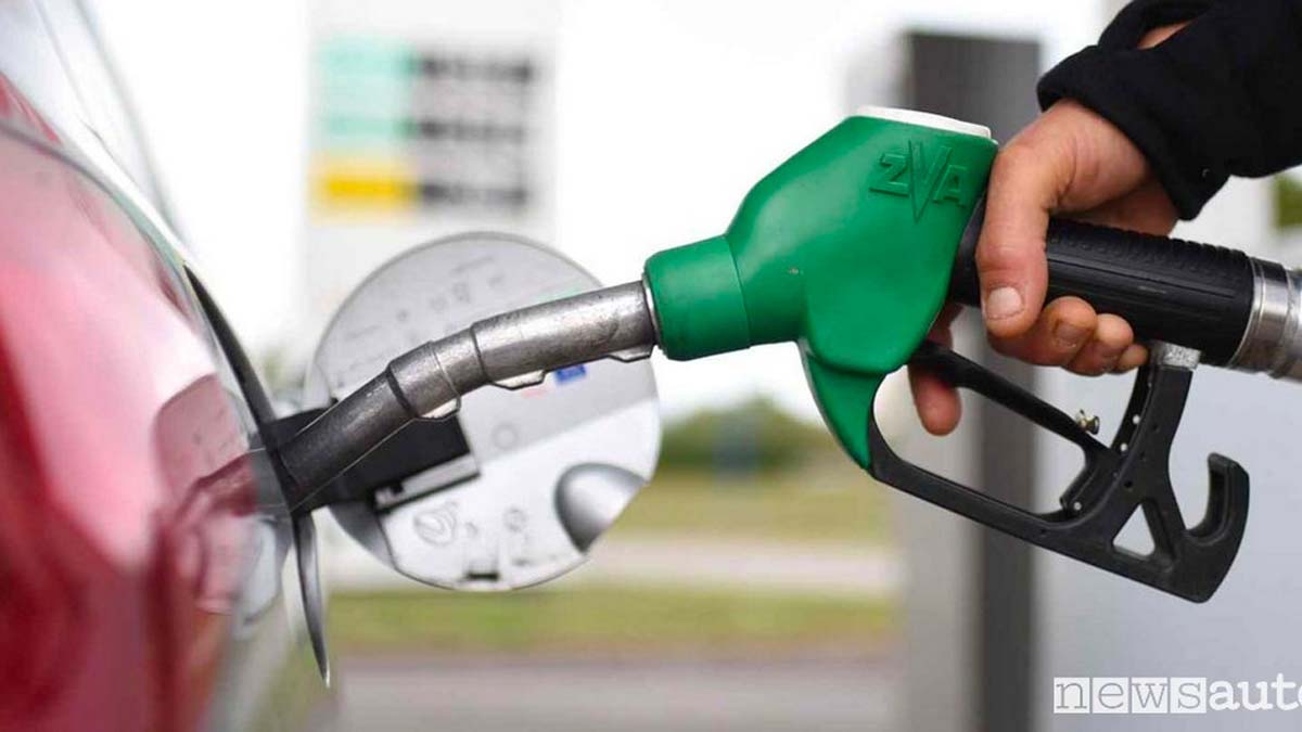 Benzina, sconto di 30 centesimi al litro fino al 21 agosto