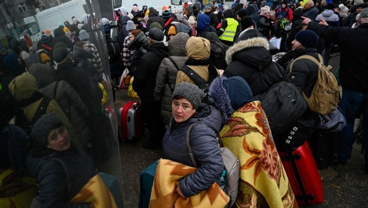 I profughi dall'Ucraina sono quasi tutti non vaccinati: perché e cosa rischia l'Italia?