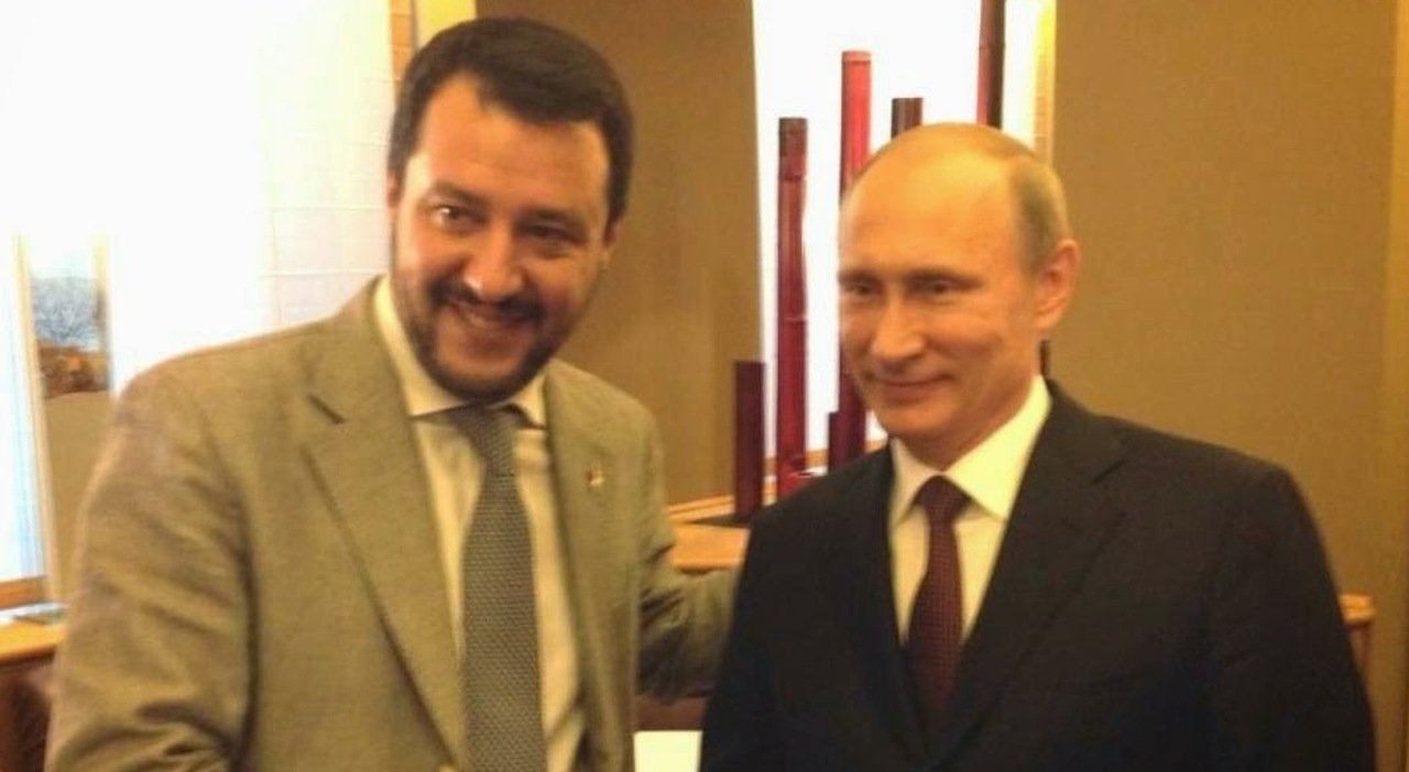 Salvini il fan di Putin attacca ancora le sanzioni: "Non fanno male a nessuno se non alla gente"