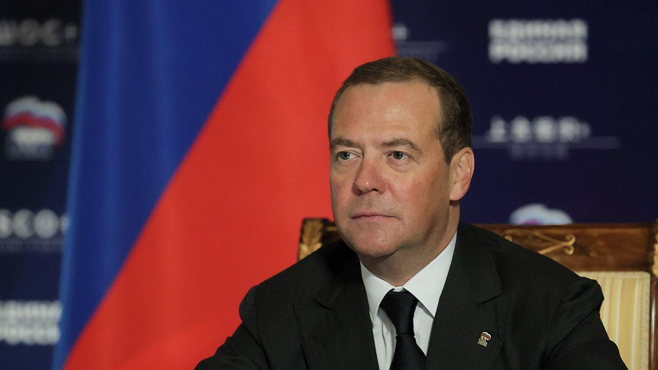 Ucraina, Medvedev avverte: "Basta armi a Kiev, si rischia la guerra nucleare"