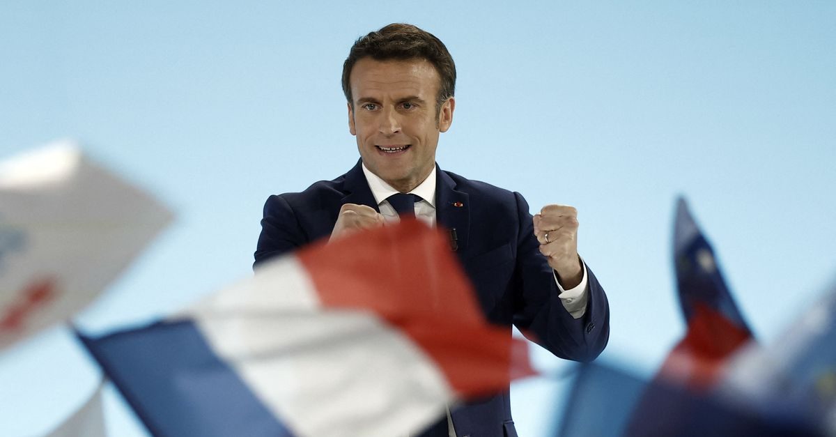 Francia, Macron in vantaggio (di poco) su Le Pen al primo turno: "Nulla è ancora deciso"