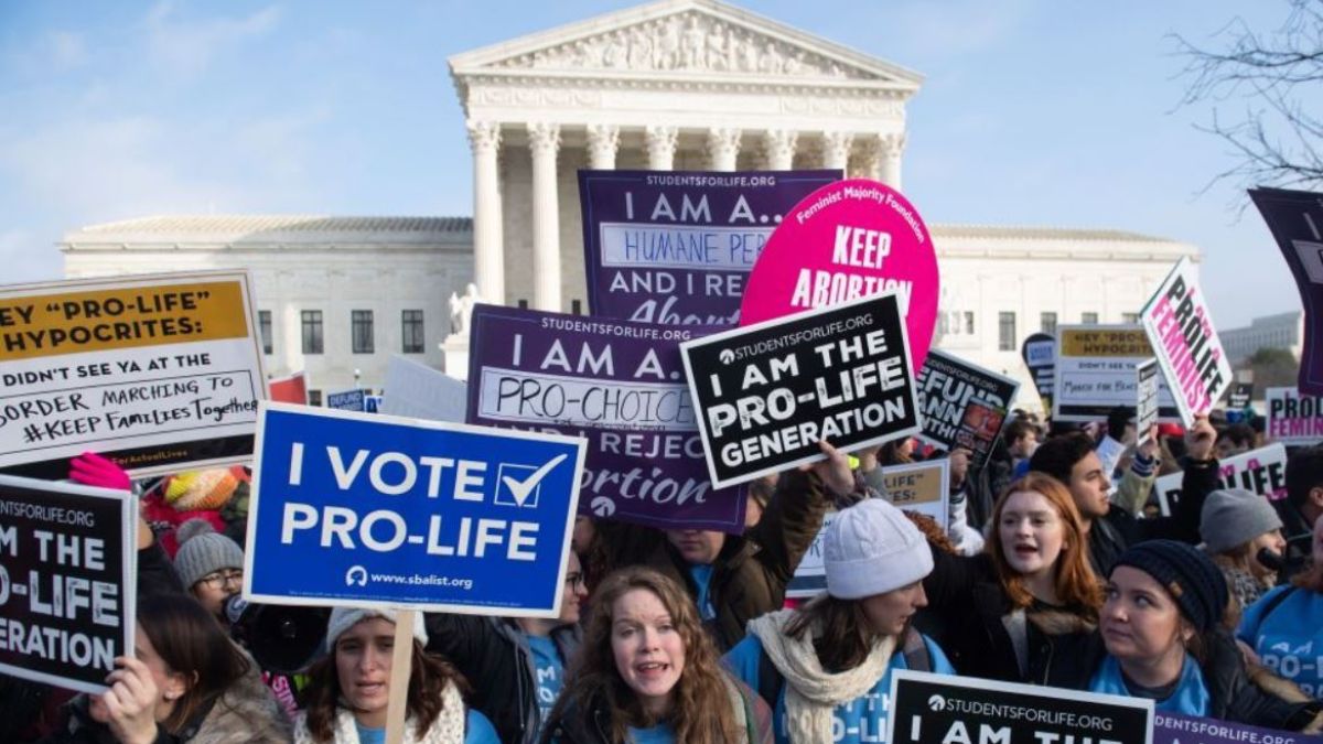 Aborto, in Oklahoma si torna indietro di un secolo: una legge ne vieta l'applicazione, si rischiano 10 anni di galera
