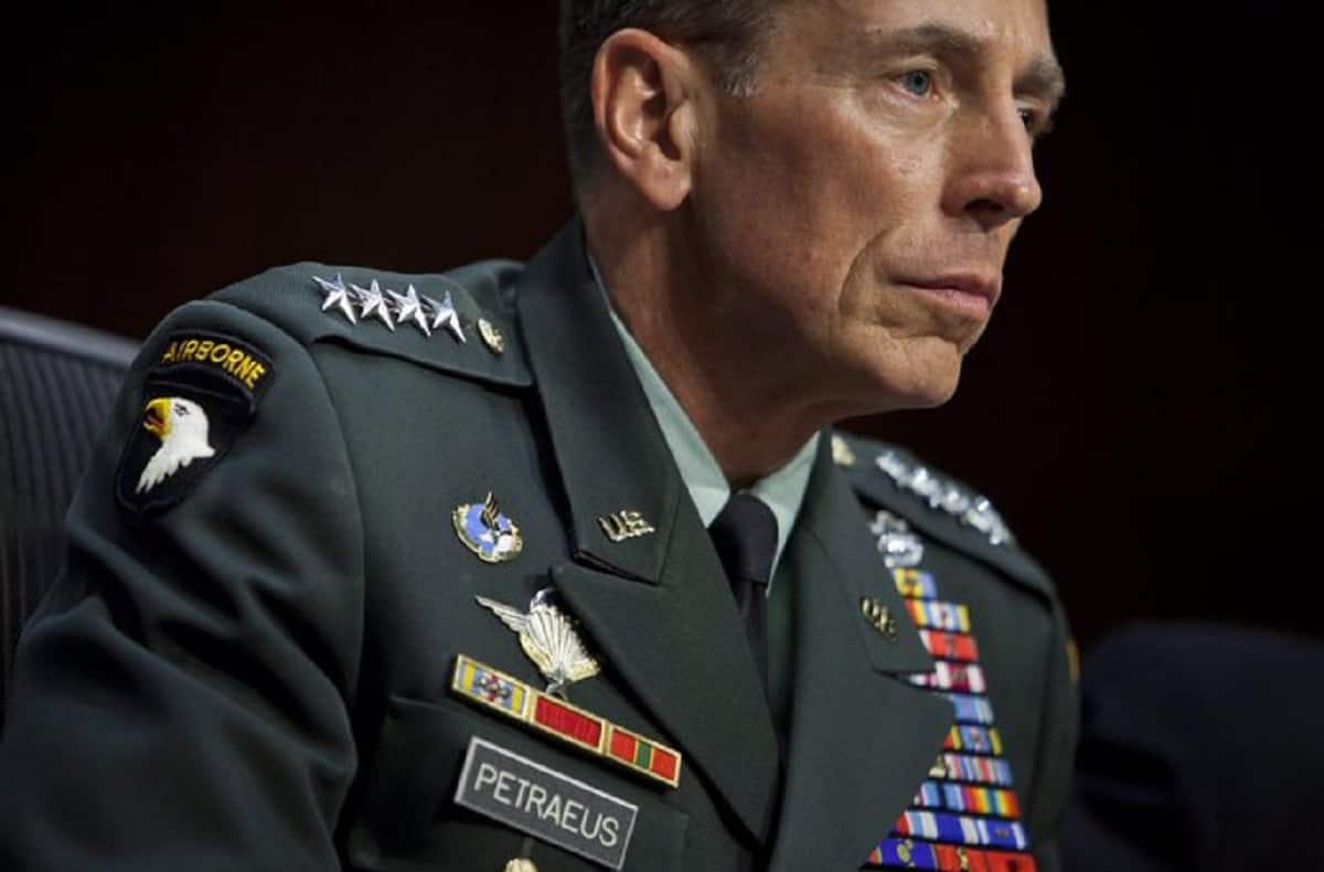 Ucraina, il generale Petraeus: "Ci aspettano tante altre Bucha, è il modus operandi della Russia"