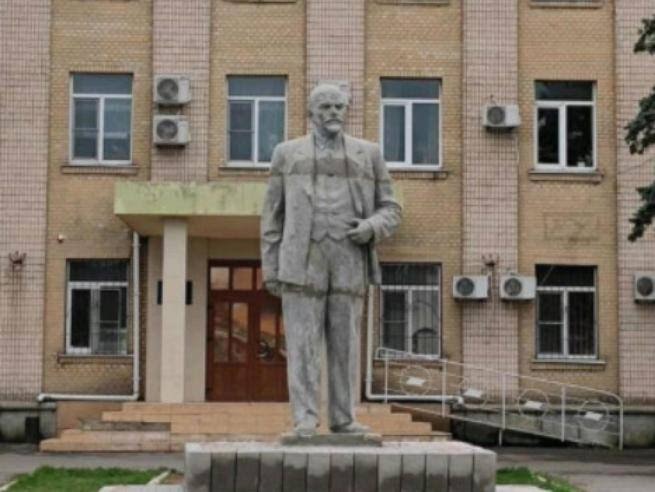 Putin il furbo: da anti-leninista ripristina le statue di Lenin per favorire i progetti di estrema destra nazionalista