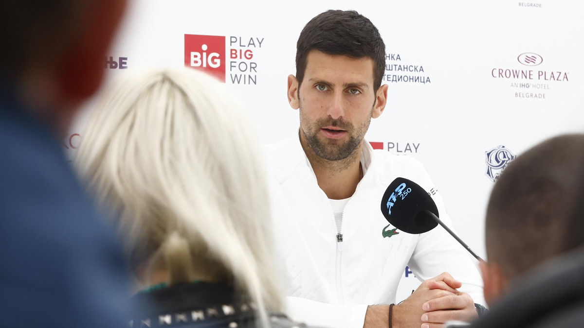 Djokovic critica la scelta di Wimbledon: "Da pazzi escludere gli atleti russi dal torneo".