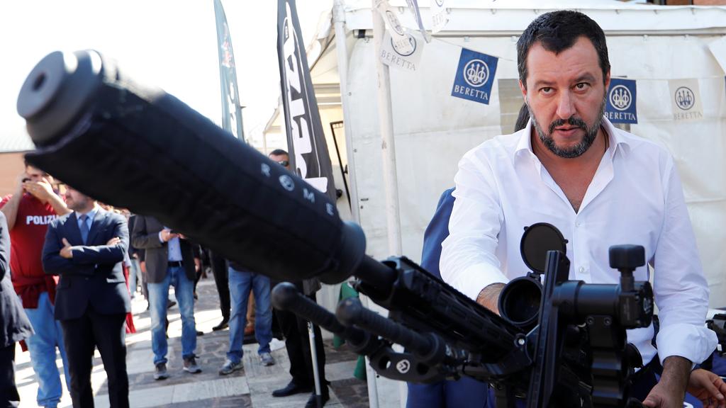 Salvini il 'pacifista' vorrebbe imitare Johnson e militarizzare il Mediterraneo contro i migranti