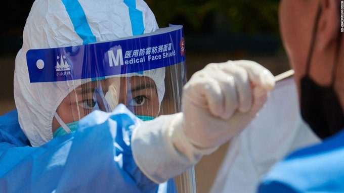 Covid, tre anziani vittime del virus a Shanghai