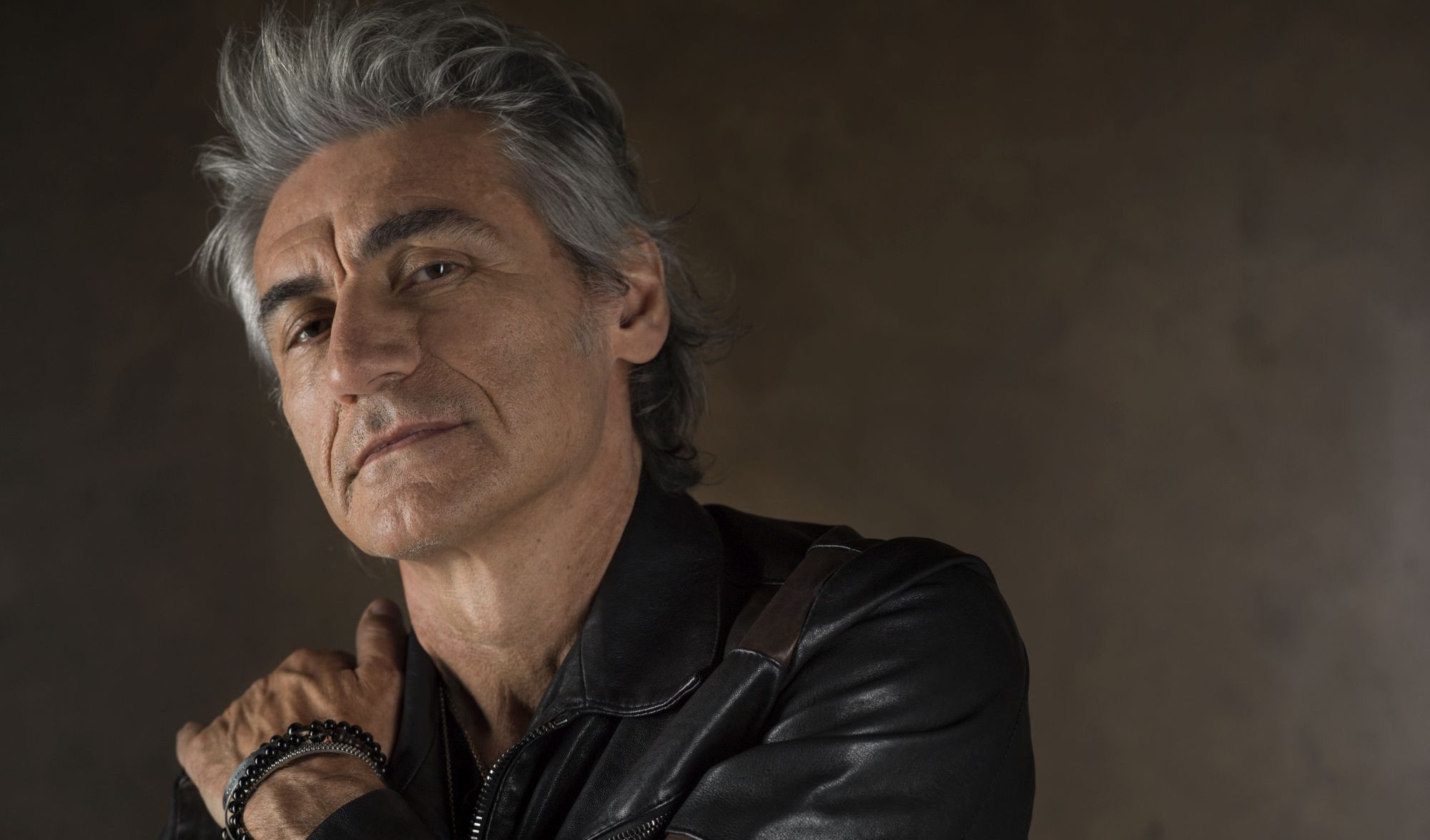 L’autobiografia di Luciano Ligabue: un tuffo nel suo mondo a cominciare dai genitori