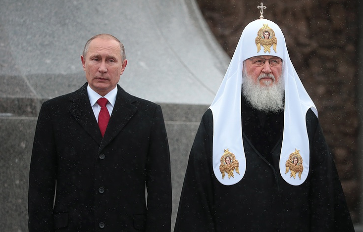 Il patriarca Kirill è il braccio armato di Putin. Esorta i fedeli ad arruolarsi: "Se muori sarai con Dio"