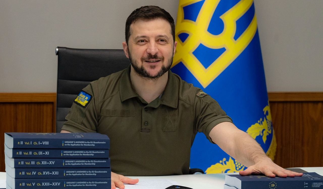 Ucraina, Zelensky: "Riporteremo a casa i combattenti dell'acciaieria Azovstal"