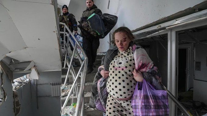 Ucraina, Marianna mamma simbolo di Mariupol: "La mia foto usata per diffondere bugie sulla guerra"