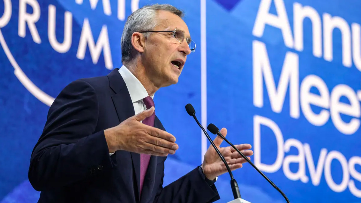 Stoltenberg (Nato): "L'Ucraina ha il diritto di riprendere i territori occupati da Putin"