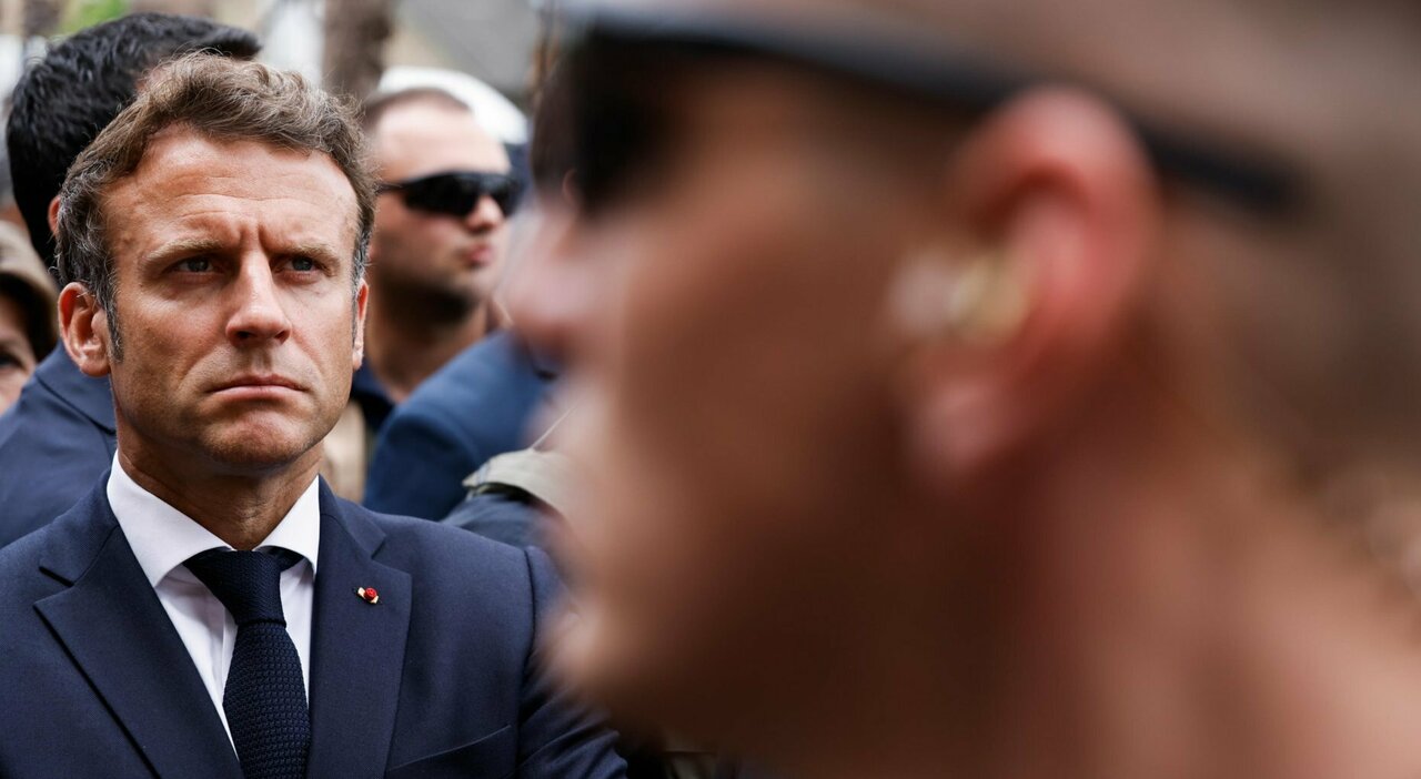 Francia, Macron sta valutando il varo di un governo di unità nazionale