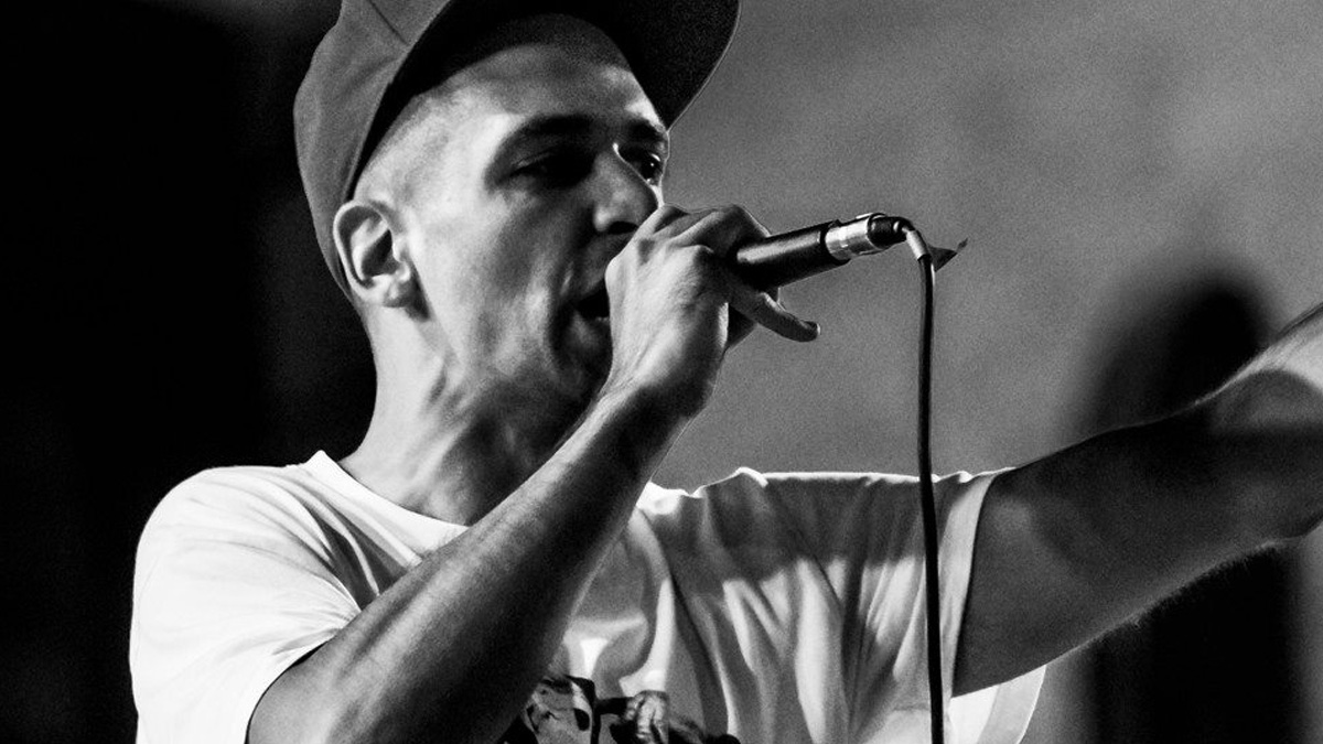 Nato, il rapper sardo e la canzone contro le basi militari: è stato condannato per oltraggio