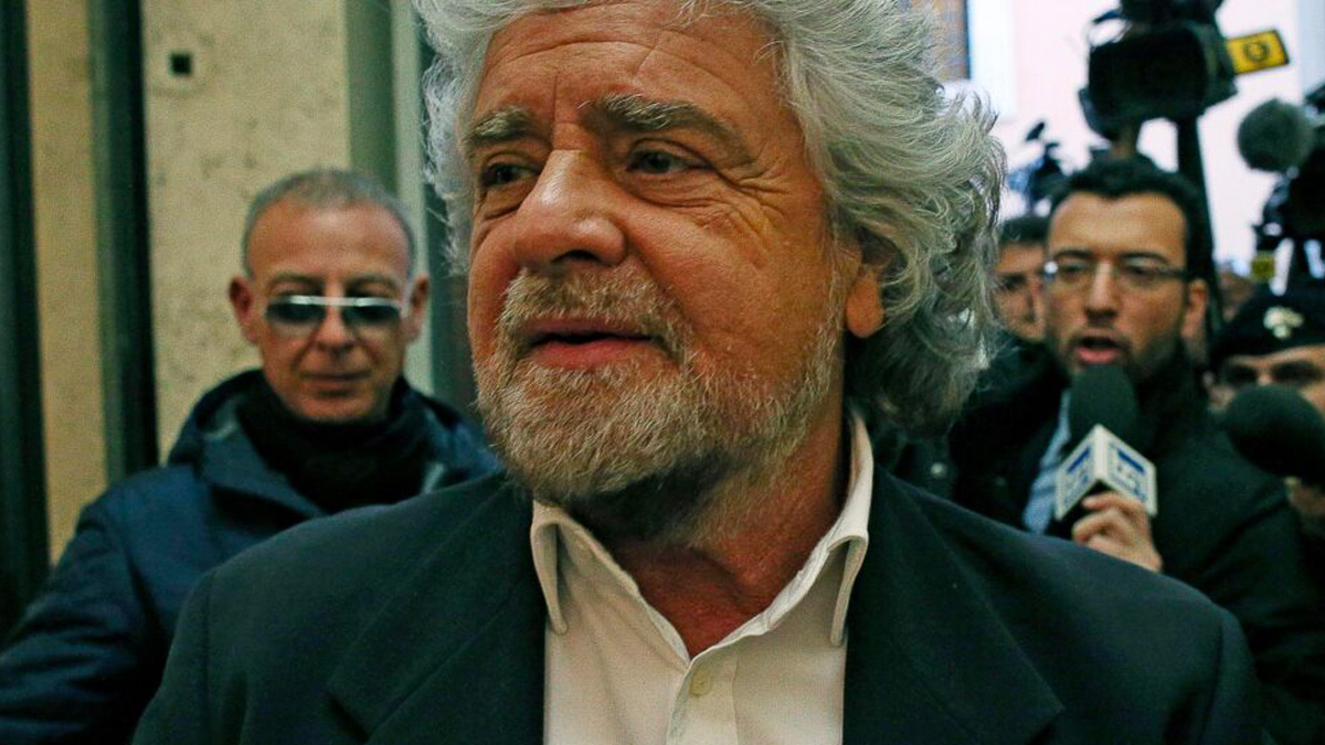 Beppe Grillo ai deputati 5 Stelle: "Resta il limite dei due mandati" e sull'appoggio al Governo dice...
