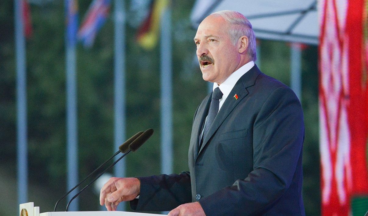 Lukashenko minaccia: "Pronti a schierare l'arma più seria per difenderci dagli attacchi esterni"
