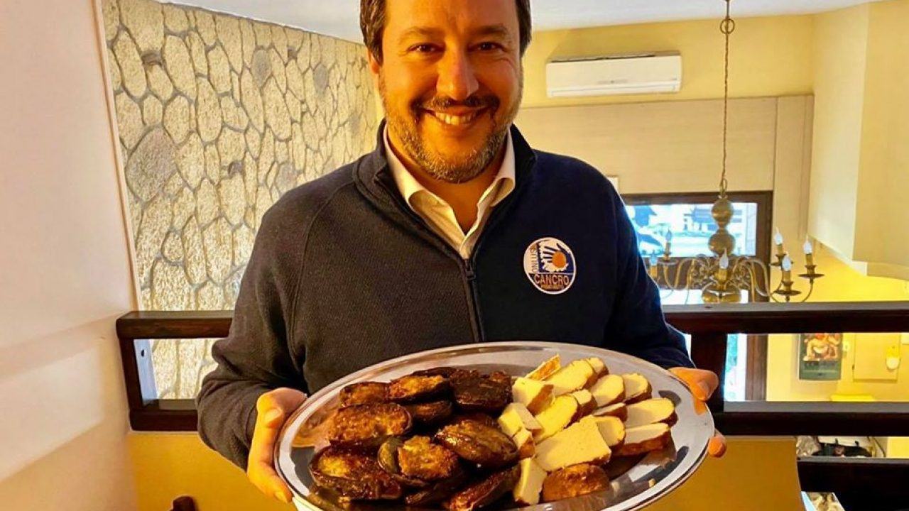 Salvini, doppia morale su Di Maio: "Chi cambia partito non mi è simpatico". (Ma dimentica i grillini passati alla Lega)