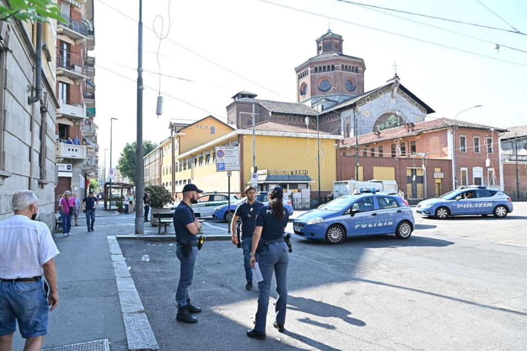Uomo ucciso in strada a pugni e bastonate dopo una lite per futili motivi: l'assassino è un ragazzo italiano