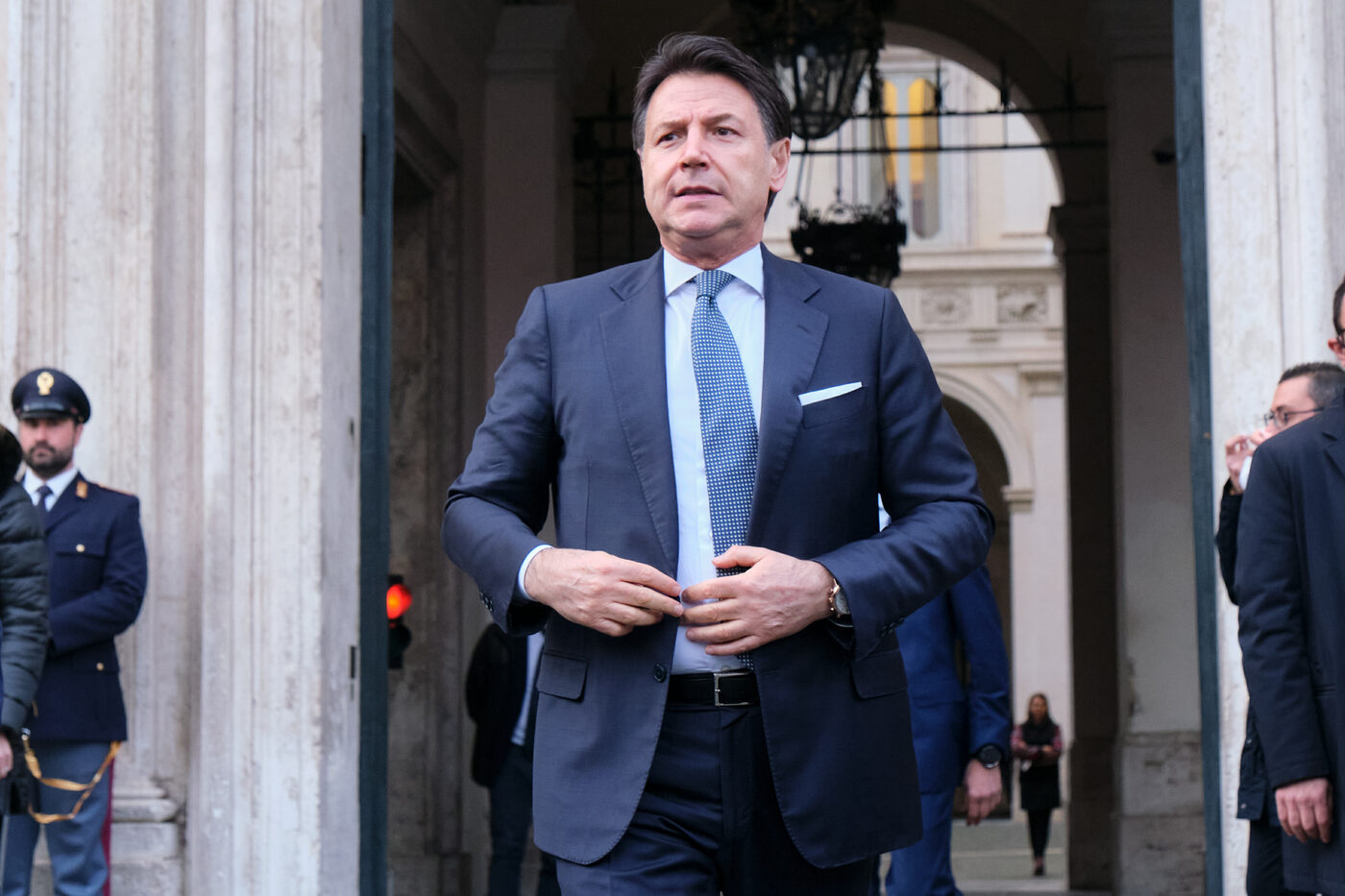 Conte oggi lascia in pace Letta e se la prende con Renzi e Meloni: "Fanno la guerra ai poveri"