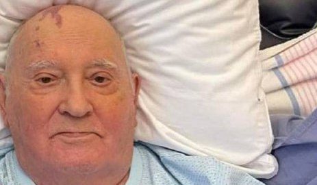 Mikhail Gorbaciov  ricoverato in ospedale dove è in dialisi: è stato l'ultimo presidente dell'Urss
