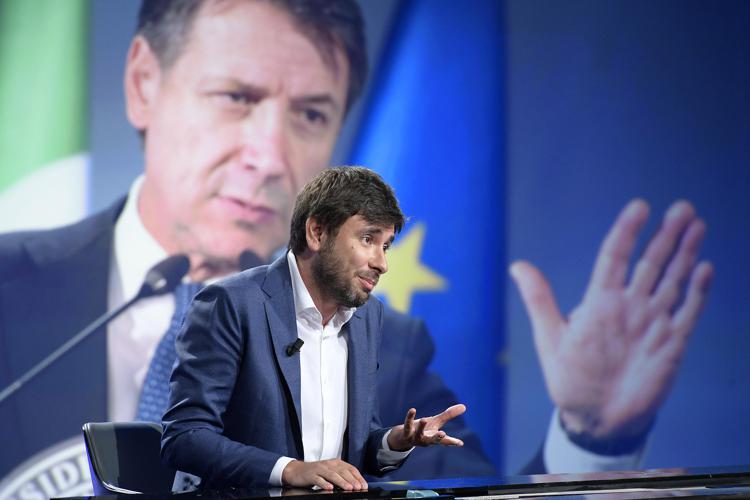 De Masi: "Strappo M5s per i sondaggi in calo, ora Conte potrebbe riallacciare con Di Battista"