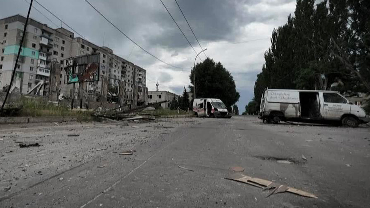 Ucraina, l'esercito russo ha assaltato una raffineria di petrolio a Lysychan