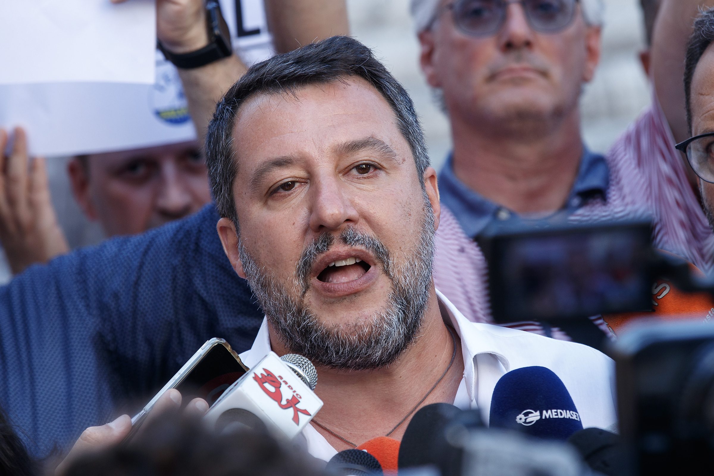 Salvini spera nell'aiuto russo dalla Libia e cavalca la xenofobia: "Lamorgese e Pd responsabili degli sbarchi"