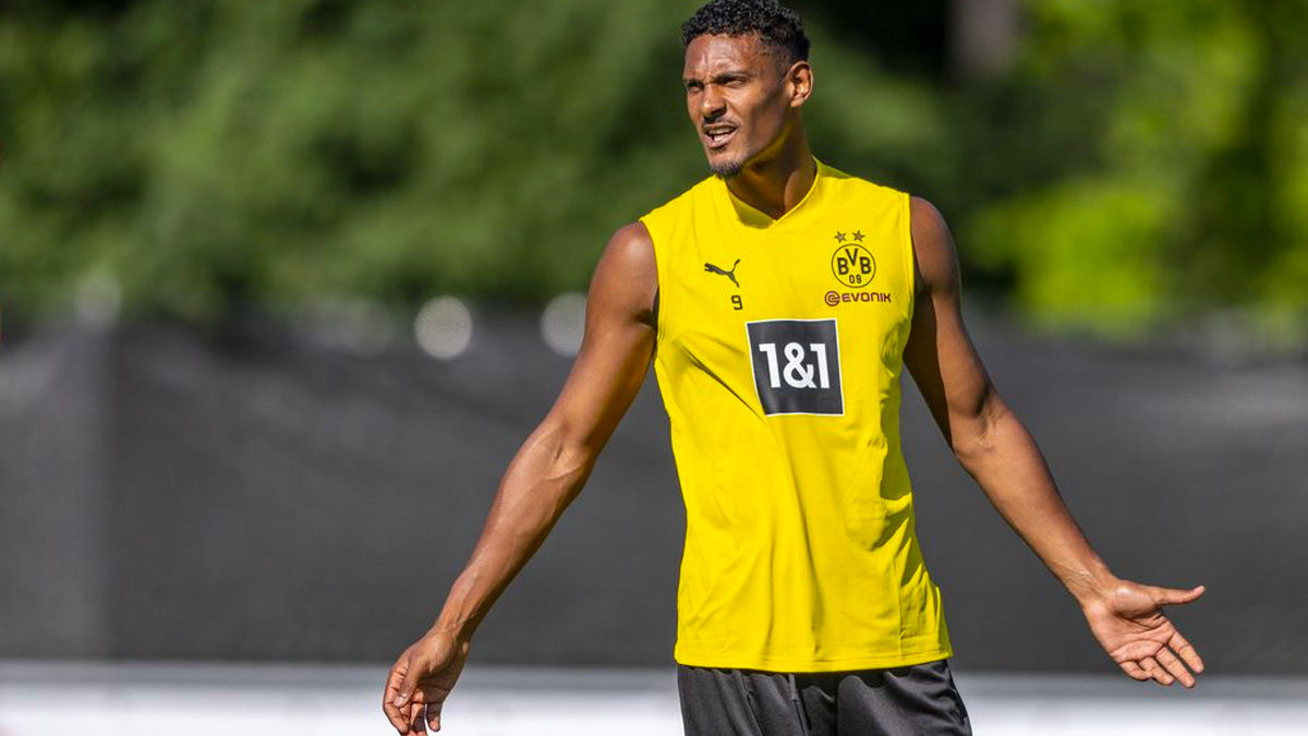 Sebastien Haller ha un tumore ai testicoli, il calciatore del Borussia Dortmund deve fermarsi