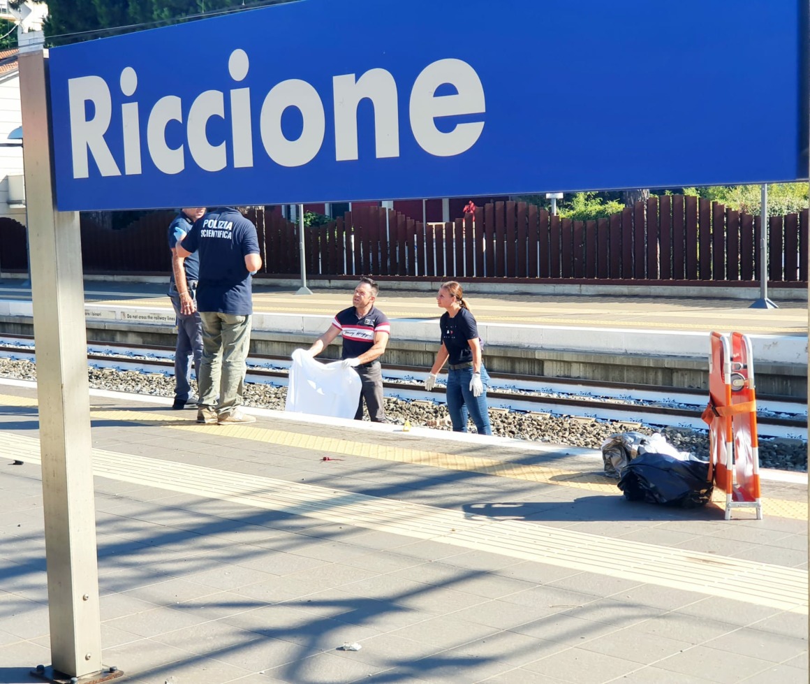 Le due sorelle travolte dal treno, il dolore del padre: "Dovevo accompagnarle ma non stavo bene"