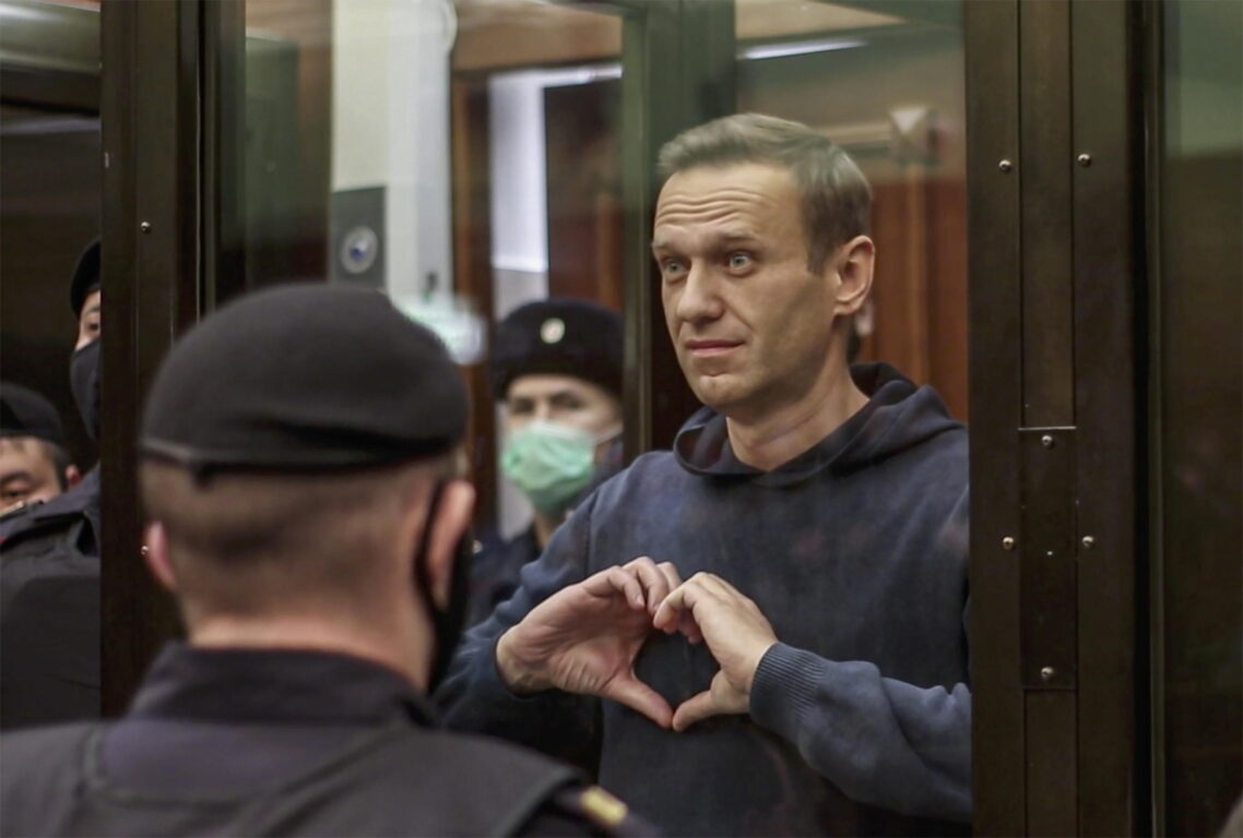 Navalny: "Sono in una cella di punizione, sembra un canile di cemento"