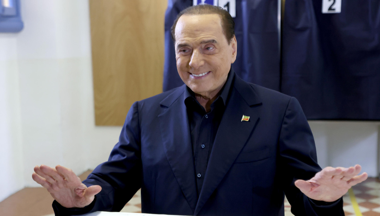 Elezioni, Berlusconi rispolvera la vecchia ricetta: false promesse e tanto vittimismo