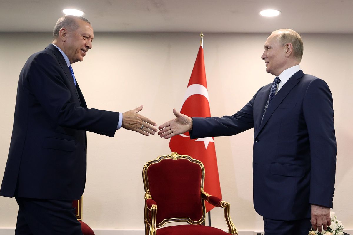 Erdogan e Putin, i finti nemici: "Grazie a noi ci sarà l'accordo sul grano dell'Ucraina"